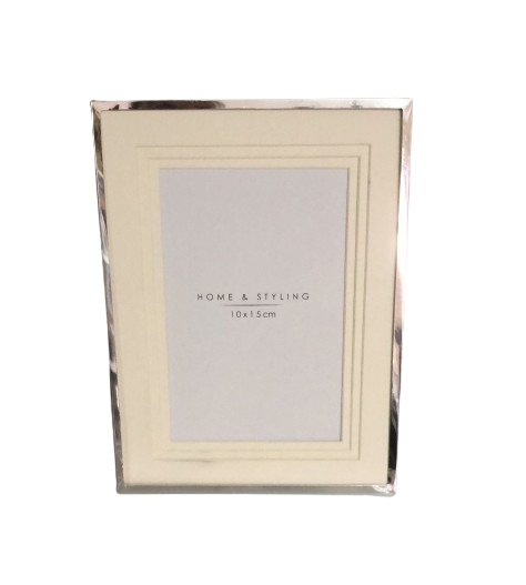 CADRE_BLANC_ET_CONTOUR_ARGENT_POUR_NOM_DE_TABLE_-_20X15-removebg-preview